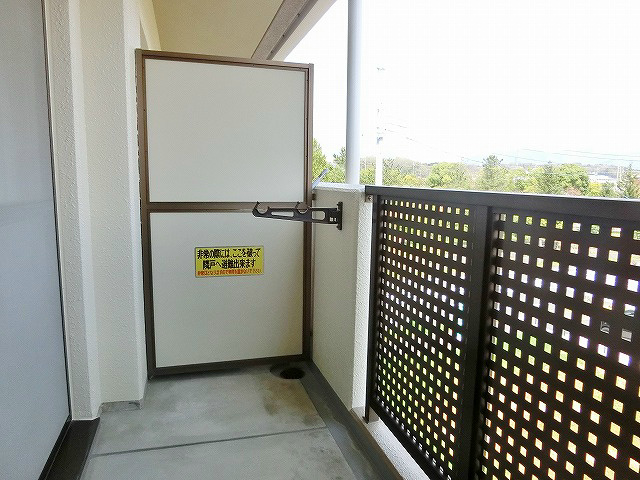 バルコニー　広くお使いいただけるベランダ。