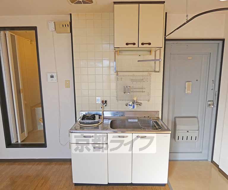 キッチン　ステンレス仕様のキッチンです。