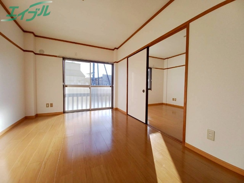 居室・リビング　同型参考写真