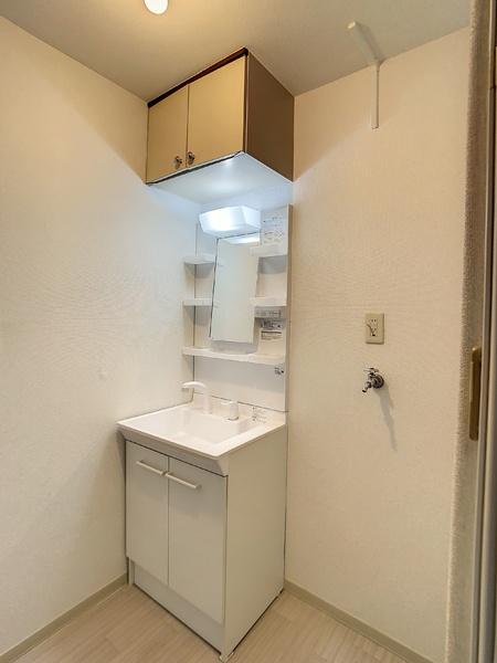 洗面設備　独立洗面台です！洗濯機置場もあります☆