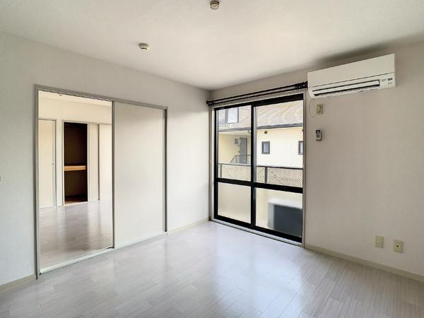 居室・リビング　明るいリビングです☆