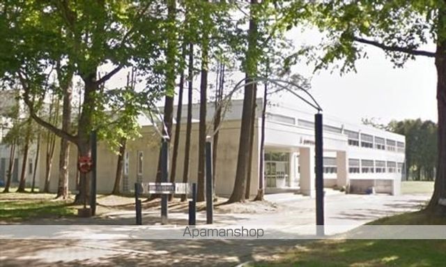 中学校　札内東中学校（中学校）まで1956m