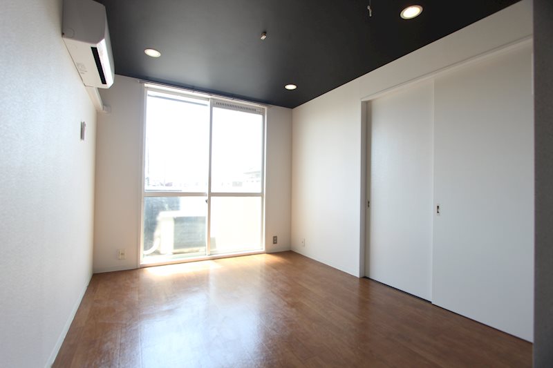 居室・リビング　エアコン完備のLDK11.1帖★