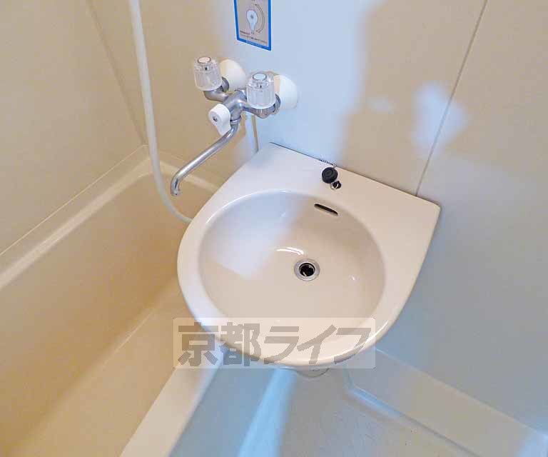 洗面設備　清潔感のある洗面所です。