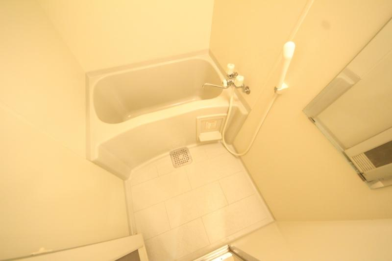 バス・シャワールーム　落ち着いた空間のお風呂です