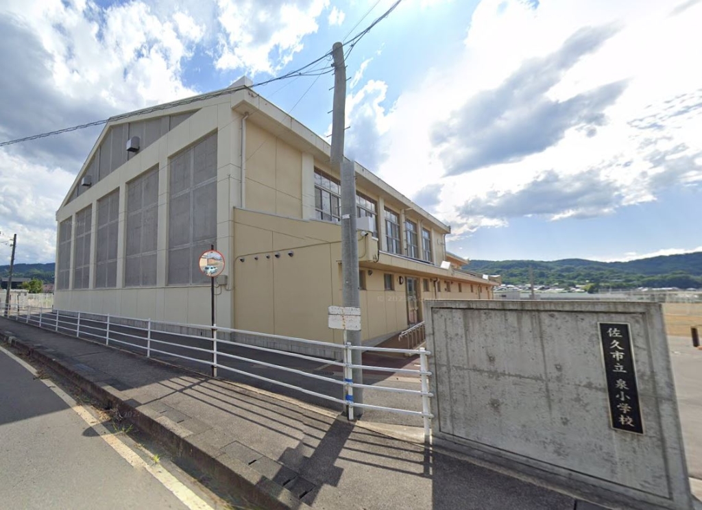 小学校　泉小学校（小学校）まで12m