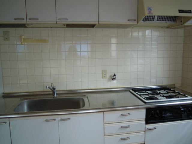 キッチン　３口のシステムキッチン！キレイですよ！
