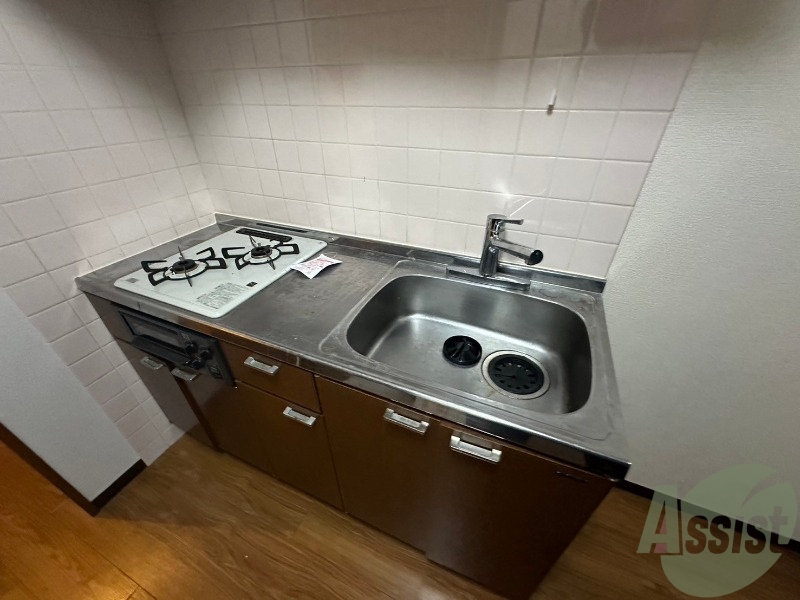 キッチン　広々キッチンで悠々自適に料理が出来ますね。