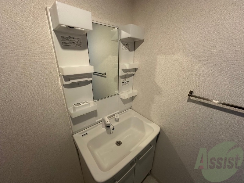 洗面設備　独立洗面台は朝の忙しい時間に助かります。