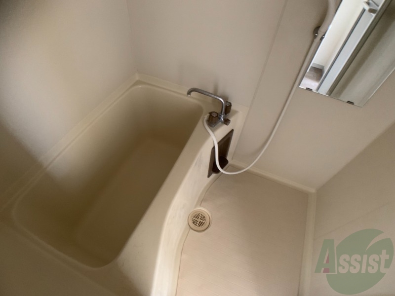 バス・シャワールーム　コチラで日々の疲れを癒し、リラックスしてください