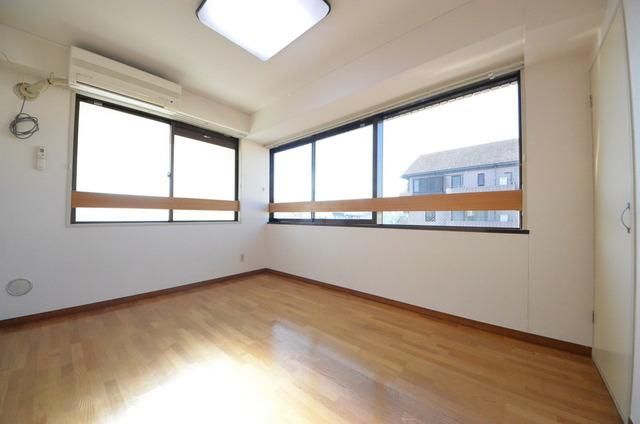 居室・リビング　☆洋室６帖☆