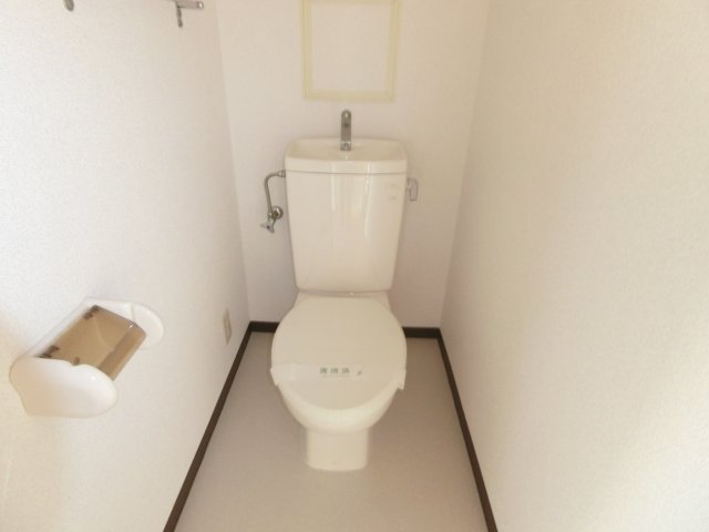 トイレ　他のお部屋の参考写真となります。