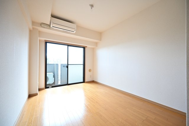 居室・リビング　コンパクトで使いやすい洋室です