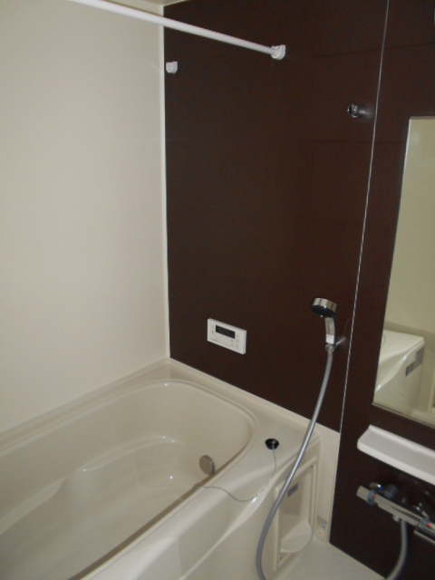 バス・シャワールーム　追焚機能付浴槽・浴室乾燥機完備