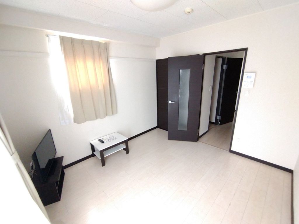 居室・リビング　壁側の窓は角部屋のみ