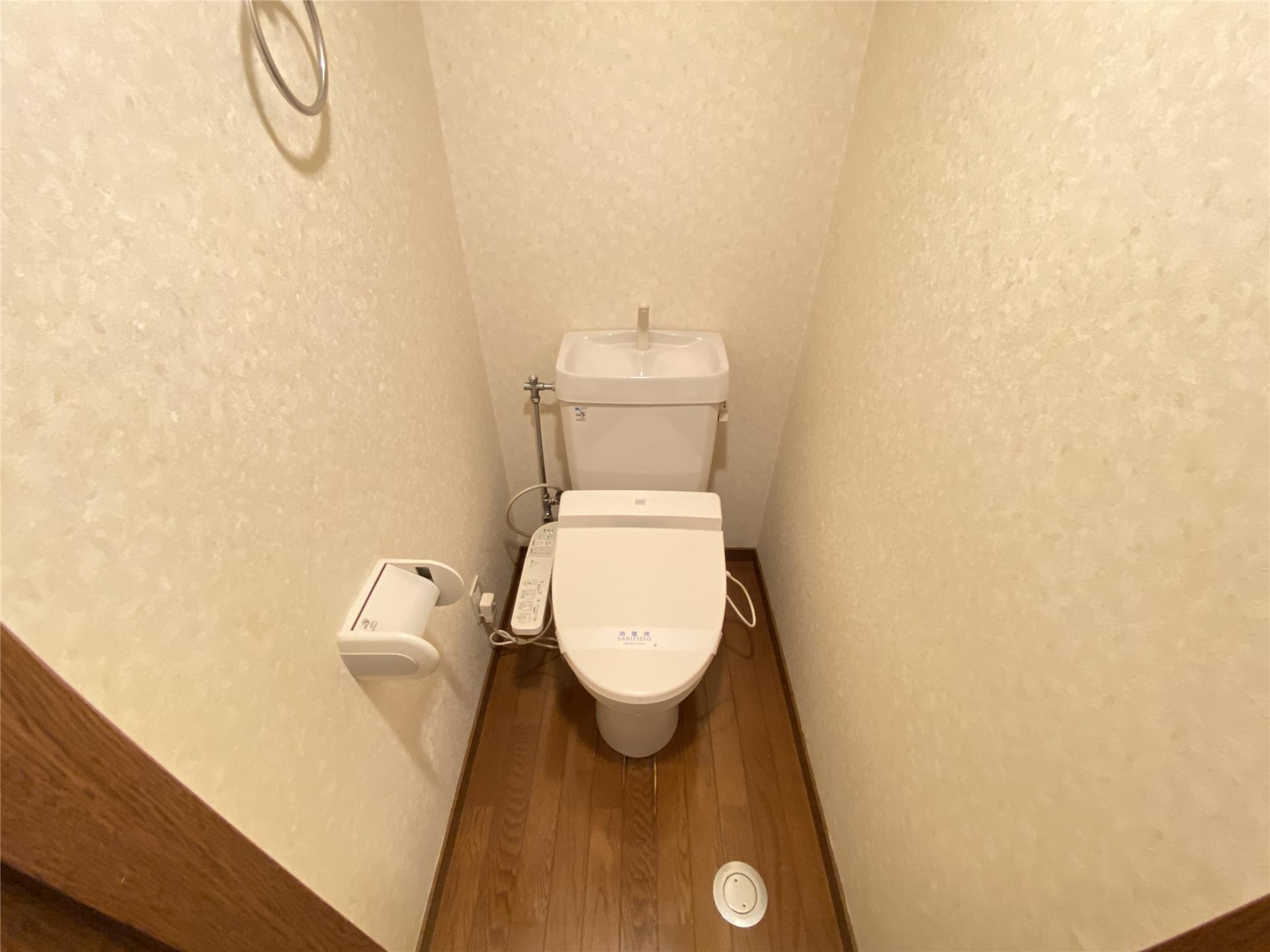 トイレ　温水洗浄暖房便座付トイレ