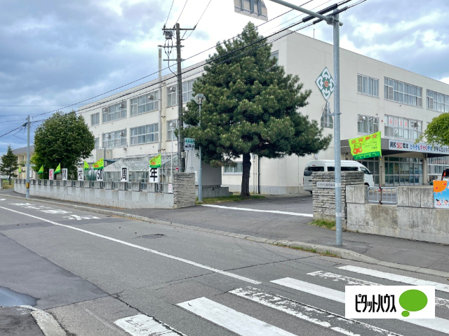 小学校　札幌市立新琴似西小学校（小学校）まで1306m