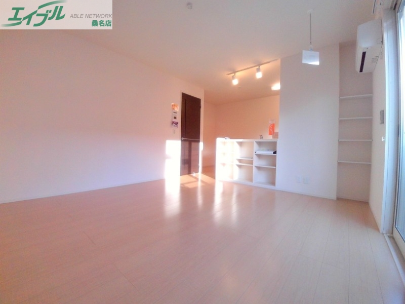 居室・リビング　同型反転参考写真