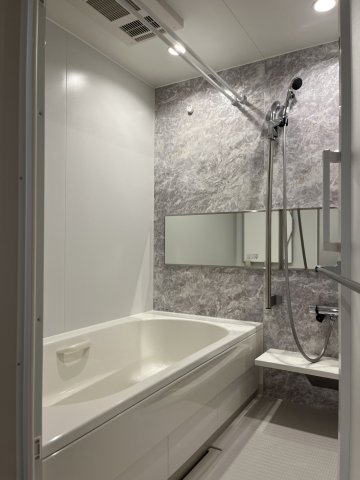 バス・シャワールーム　浴室乾燥暖房機や追い焚き付きで便利なお風呂♪