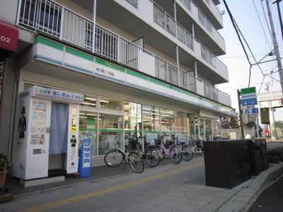 コンビニ　ファミリーマート浜口西二丁目店（コンビニ）まで210m