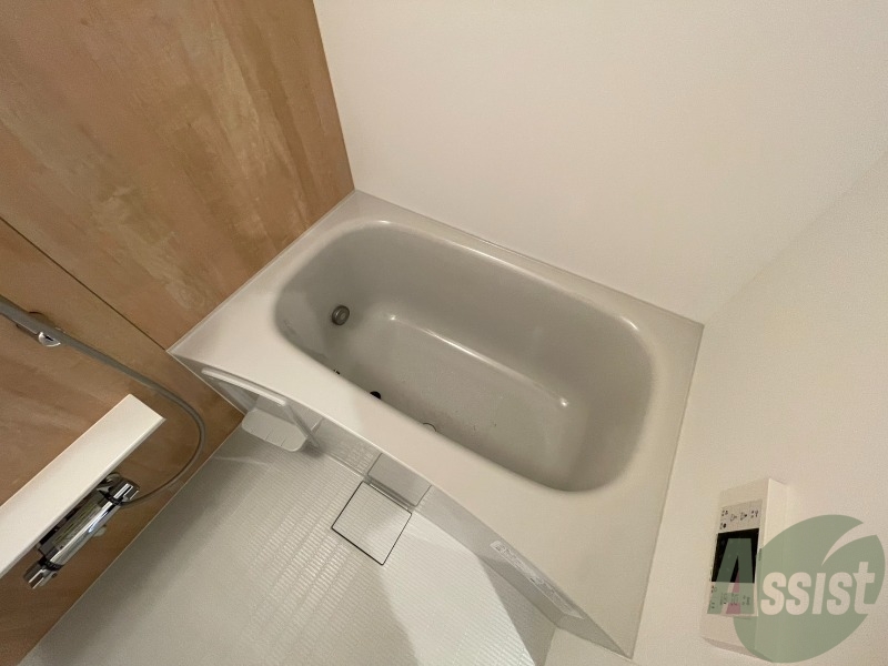 バス・シャワールーム　浴槽付きのお風呂です。ここで一日の疲れを癒しましょう。