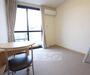 居室・リビング　天井が高いので部屋が広く感じます。