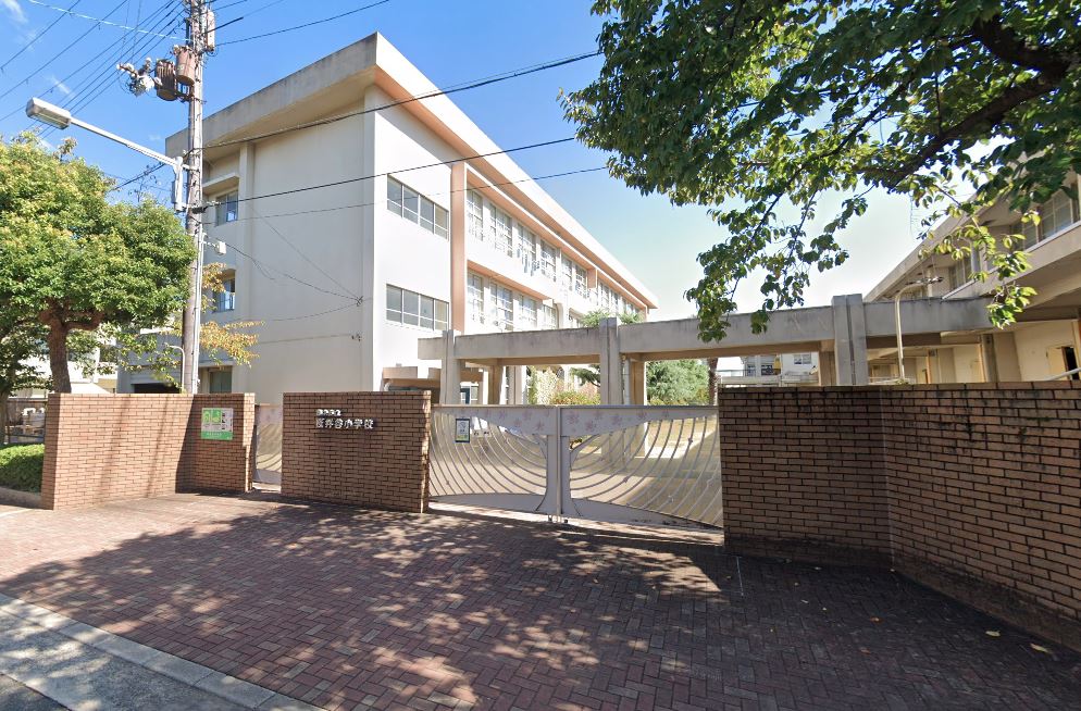 小学校　豊中市立桜井谷小学校（小学校）まで1030m
