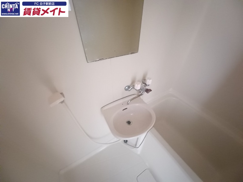 洗面設備　同物件別部屋の写真