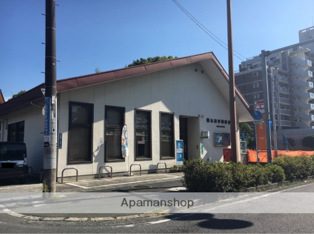 郵便局　熊本出仲間郵便局（郵便局）まで415m
