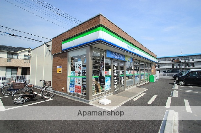 コンビニ　ファミリーマート（コンビニ）まで242m