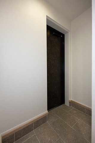玄関　※写真は同タイプ住戸です。