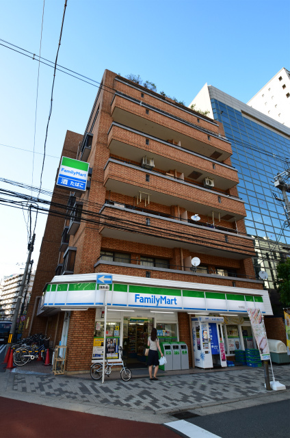 コンビニ　ファミリーマート与力町店（コンビニ）まで326m
