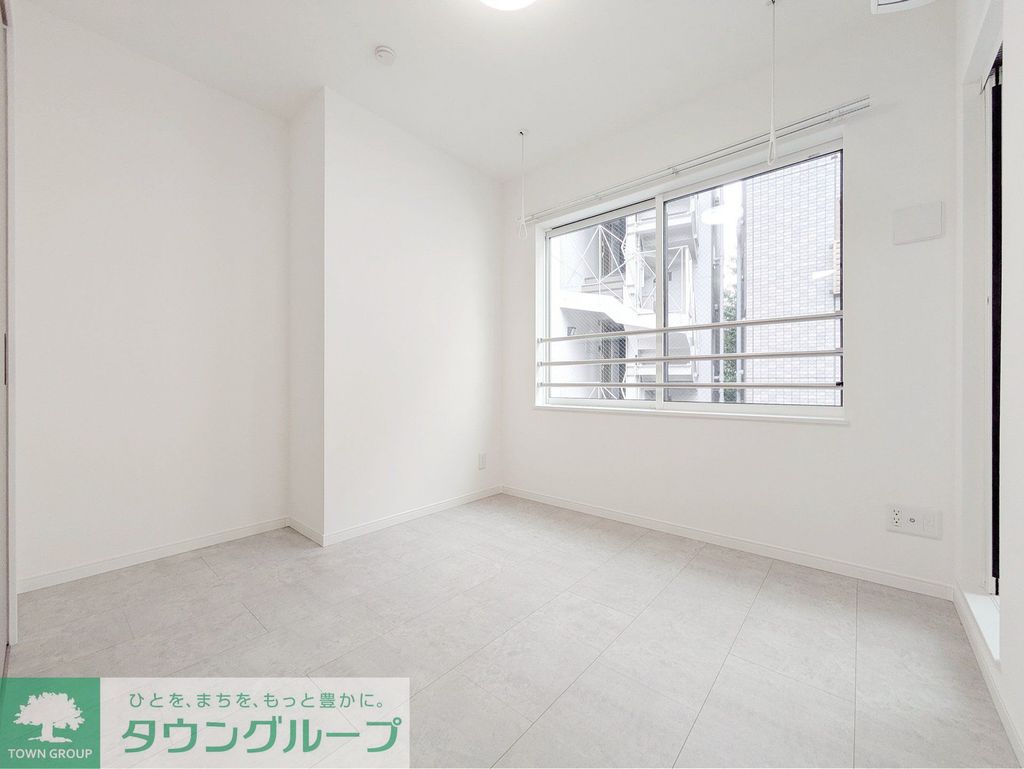プラスドア目白台の居間写真