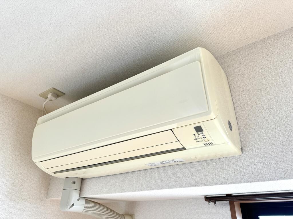 その他設備　洋室に設備でエアコン1台設置済