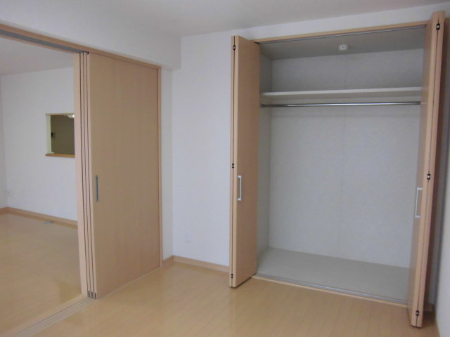 その他部屋・スペース　南側洋室です