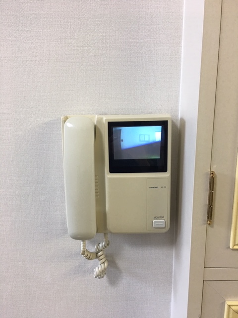 セキュリティ　TVモニターホンで誰が来てもすぐに分かります。