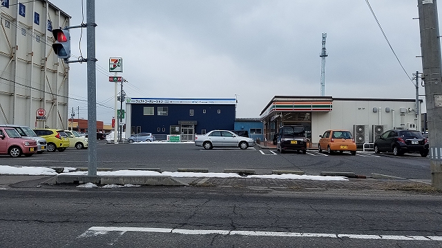コンビニ　セブンイレブン新潟山田店（コンビニ）まで741m