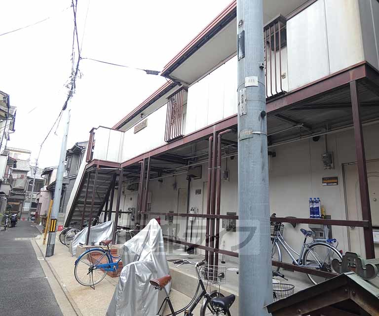京都市左京区吉田下阿達町のマンションの建物外観
