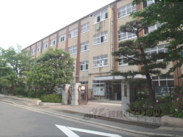 【京都市西京区樫原芋峠のマンションの小学校】