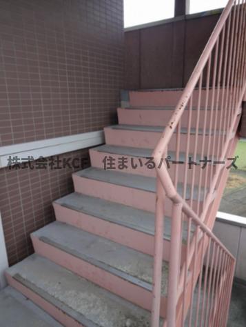 エントランス　落ち着いたエントランスです