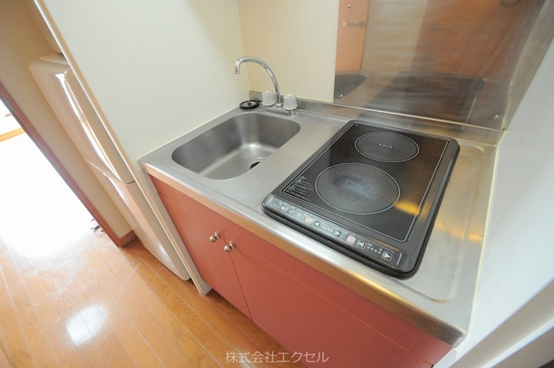 キッチン　便利な2口コンロのキッチンです。