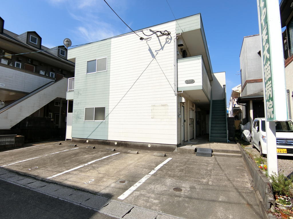 エントランス　清潔感のある外観