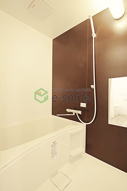 バス・シャワールーム　落ち着いた空間のお風呂です