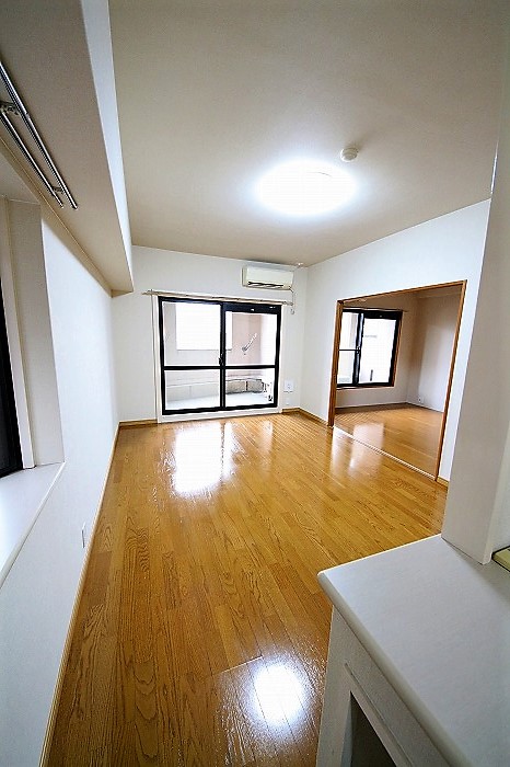 居室・リビング　同タイプの別部屋です。現状優先となります。