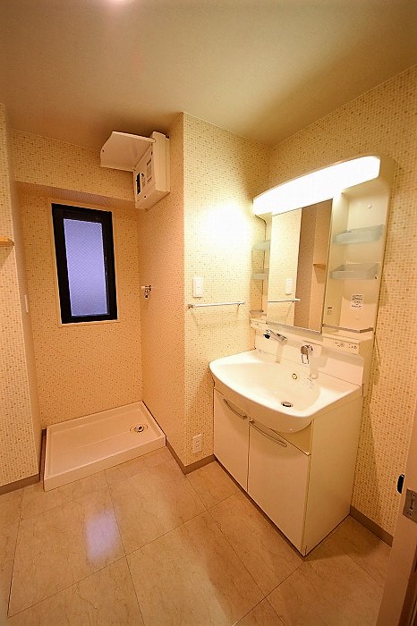 洗面設備　同タイプの別部屋です。現状優先となります。