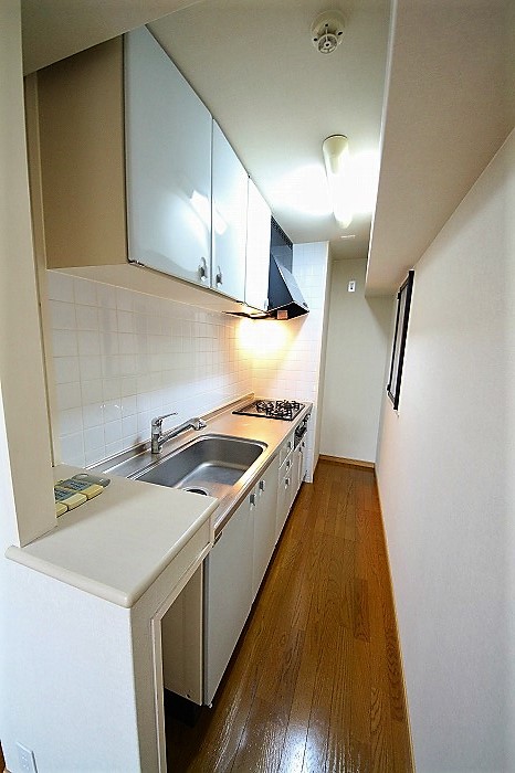 キッチン　同タイプの別部屋です。現状優先となります。