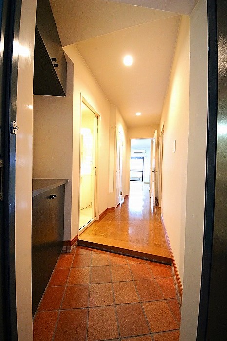 玄関　同タイプの別部屋です。現状優先となります。