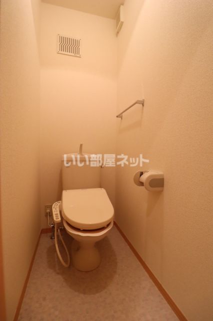 【赤磐市円光寺のアパートのトイレ】