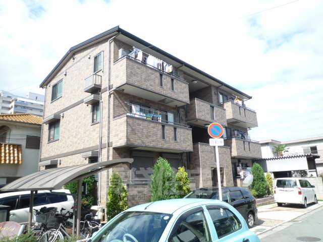 堺市北区新金岡町のアパートの建物外観