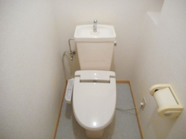 【河内長野市北青葉台のアパートのトイレ】